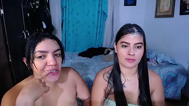 Sharlottee Live Webcam on Stripchat