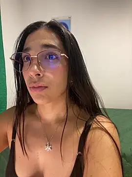 Webcam Model (SabrinaEvanss_)  is live.Free join now!