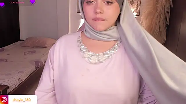 shayla_18 (F young) - squirt in you face