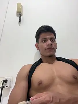 bbchocolate27 (M twink) - show off your muscles and butt