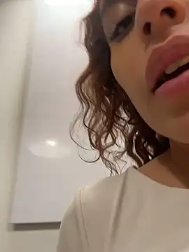 Webcam Model (Katee_Jones)  is live.Free join now!