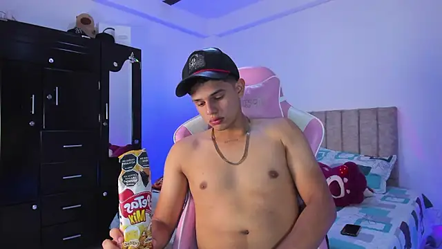 adrian_prime_ (M twink) - show cum