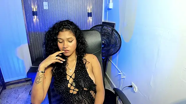 lyrafrost5 - LyraFrost5's free webcam - UK Sex Cams