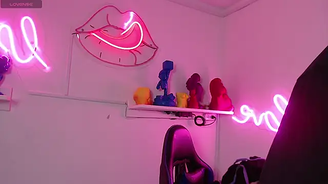 littlee_red - Littlee_red's free webcam - UK Sex Cams