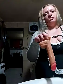 hotstepmommy4 (Ask my age) - Make my pussy wet 🥵 🥵