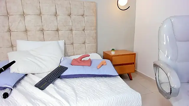 mia_dolls18 - Mia_dolls18's free webcam - UK Sex Cams