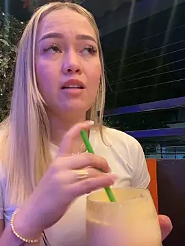 Danielavegax Live Webcam on Stripchat