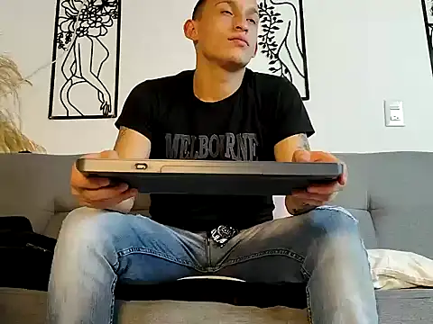 masterblue_hot - Masterblue_hot's free webcam - UK Sex Cams