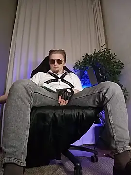 vincent_hardman (M young) - May I sniff your socks please?