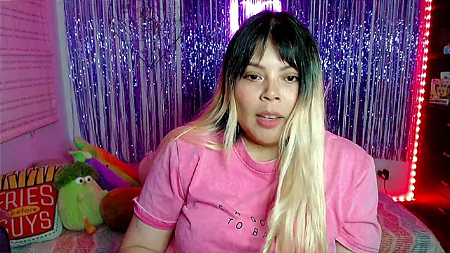 elliemoonx - EllieMoonX's free webcam - UK Sex Cams