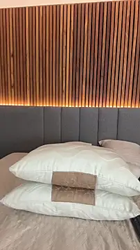 Webcam Model (EmiilyAdams_)  is live.Free join now!