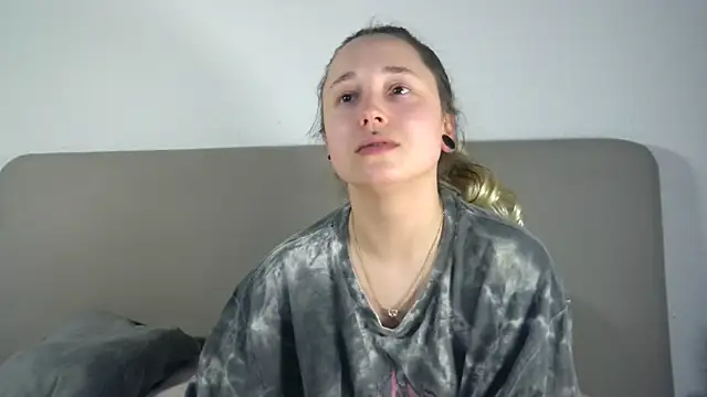 stelli_99 (F young) - Anal Plug ;)