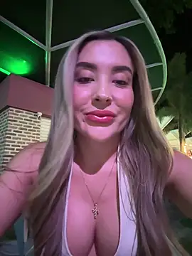 Webcam Model (Alexa_seexy1)  is live.Free join now!