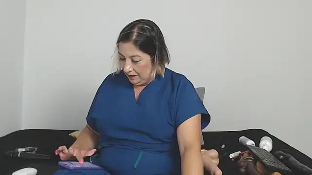 roxanne76 - Roxanne76's free webcam - UK Sex Cams