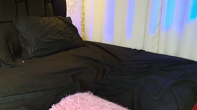 miah_hilton2 - Miah_hilton2's free webcam - UK Sex Cams