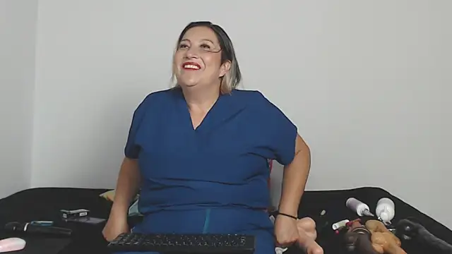 roxanne76 - Roxanne76's free webcam - UK Sex Cams