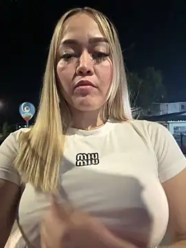 danielavegax (G young) - 2 girls play with their asses