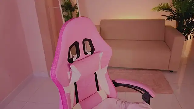 emilybridget - EmilyBridget's free webcam - UK Sex Cams