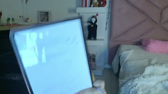 eva_sin18 live sex cam