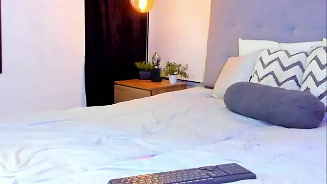 kelanisilva - KelaniSilva's free webcam - UK Sex Cams