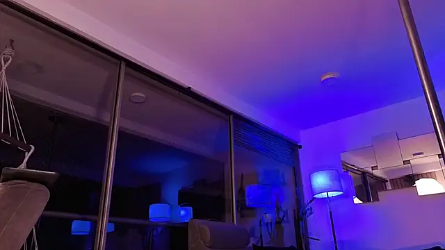 mandi4pole_ (F young) - Shake ass