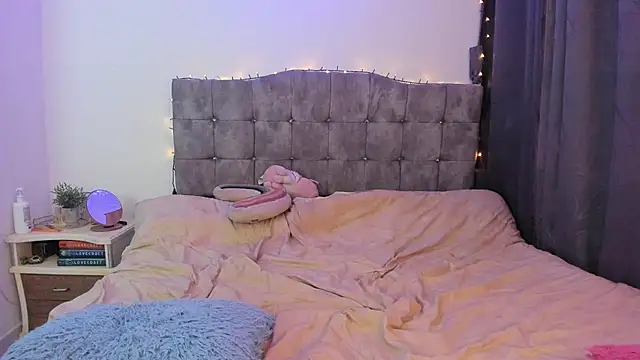 monicatsx - MonicaTsX's free webcam - UK Sex Cams