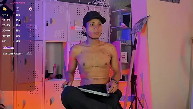 Alejandroo_Montenegro live sex cam