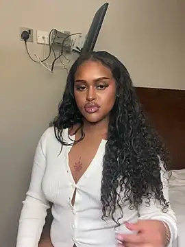 Realriyaaa live sex cam