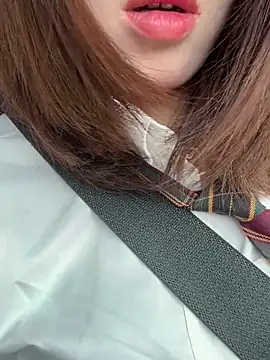 美女littleqiu在线直播