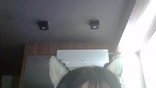 SkinnyKitten live sex cam