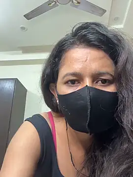 Webcam Model (raavigirl)  is live.Free join now!