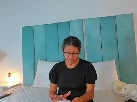 keyla_milf - Keyla_Milf's free webcam - UK Sex Cams