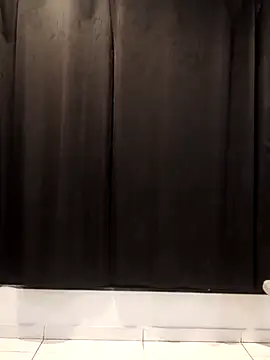 Webcam Model (sirena_dorada29)  is live.Free join now!