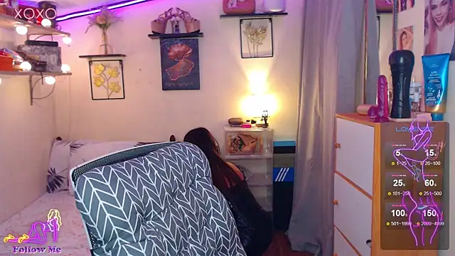 izabella_moore - Izabella_moore's free webcam - UK Sex Cams