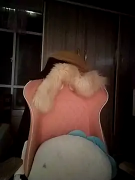 ivy_trix2 - Ivy_Trix2's free webcam