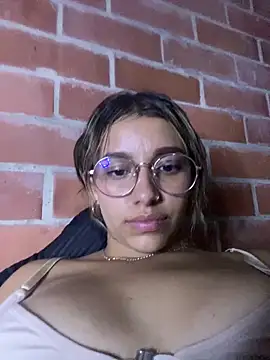 liahot69 - Liahot69's free webcam