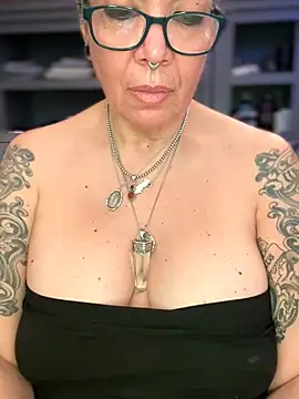 Webcam Model (dieseldame1313)  is live.Free join now!