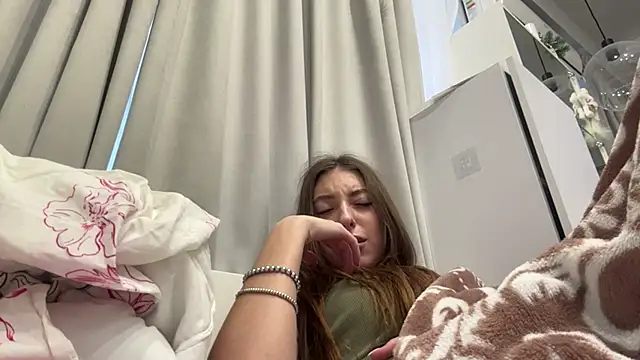 selena_favn - Selena_favn's free webcam