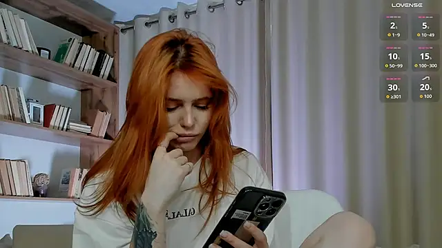 phoenix_margo (F young) - suck fingers closeup 💦