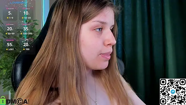 crispy_amber (F teen) - boob massage