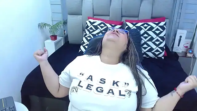 evelin_zaens - Evelin_zaens's free webcam - UK Sex Cams