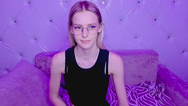 kittie_like18 - Kittie_like18's free webcam