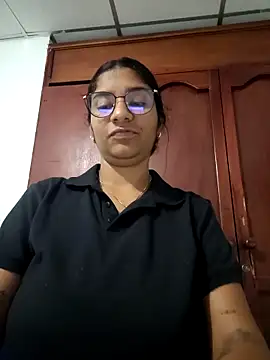 Webcam Model (Sofythom1)  is live.Free join now!