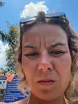 Lea-Martinez from StripChat is Freechat