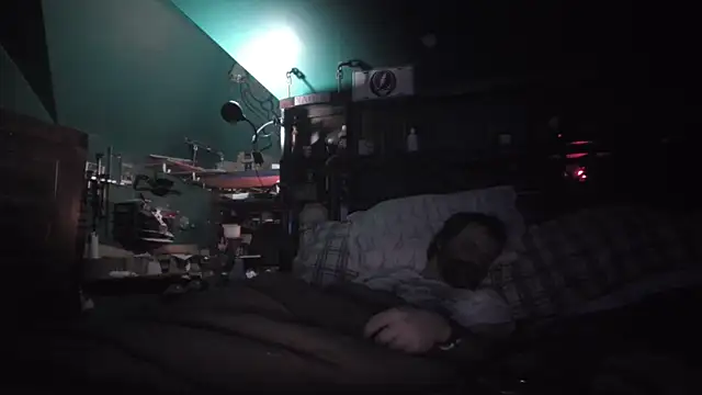 charactrzero (Ask my age) - get naked stay naked