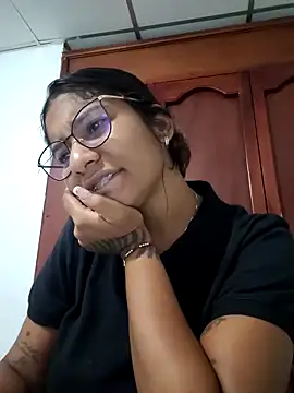 Webcam Model (Sofythom1)  is live.Free join now!