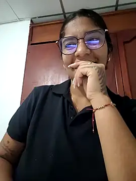 Webcam Model (Sofythom1)  is live.Free join now!