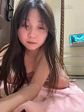美女LXR77887在线直播