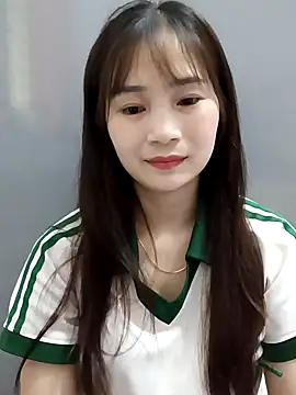 Webcam Model (-Dumi-)  is live.Free join now!