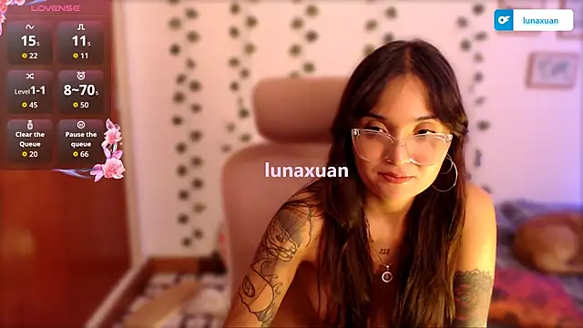 LunaXuan live sex cam